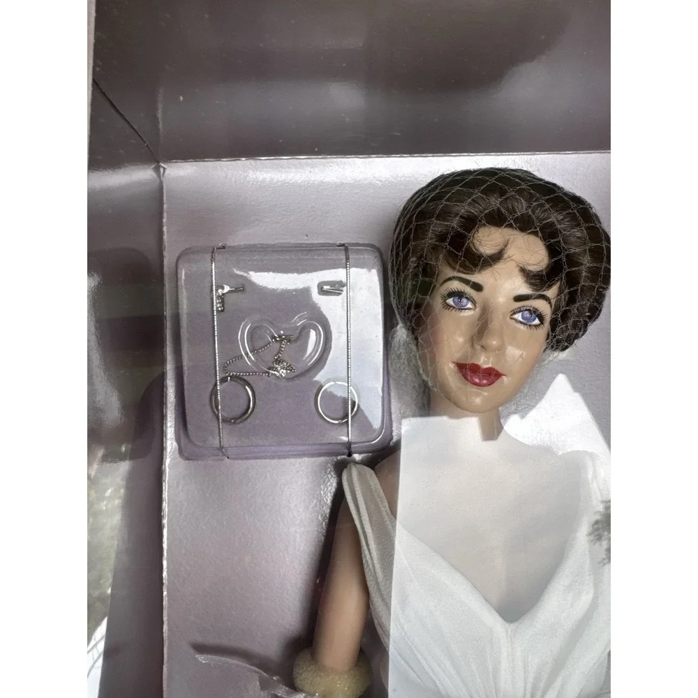 Elizabeth Taylor Vinyl Doll - Cat On A Hot Tin Roof - Franklin Mint - New in Box
